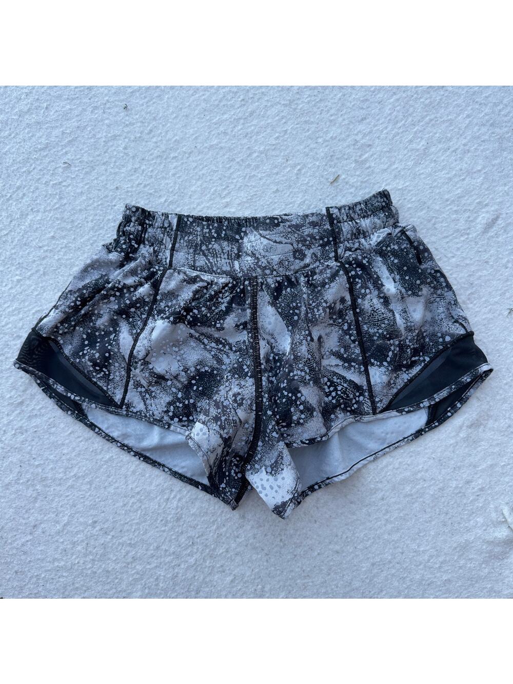 Lululemon Hotty Hot Low-Rise Lined Short 2.5" Reflective Take Flight Grey Size 2